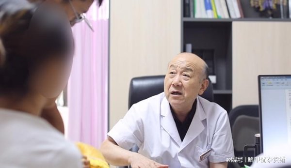 亿牛策略 四十载临床深耕，北京融科甲状腺翟章锁融汇古今守护甲状腺
